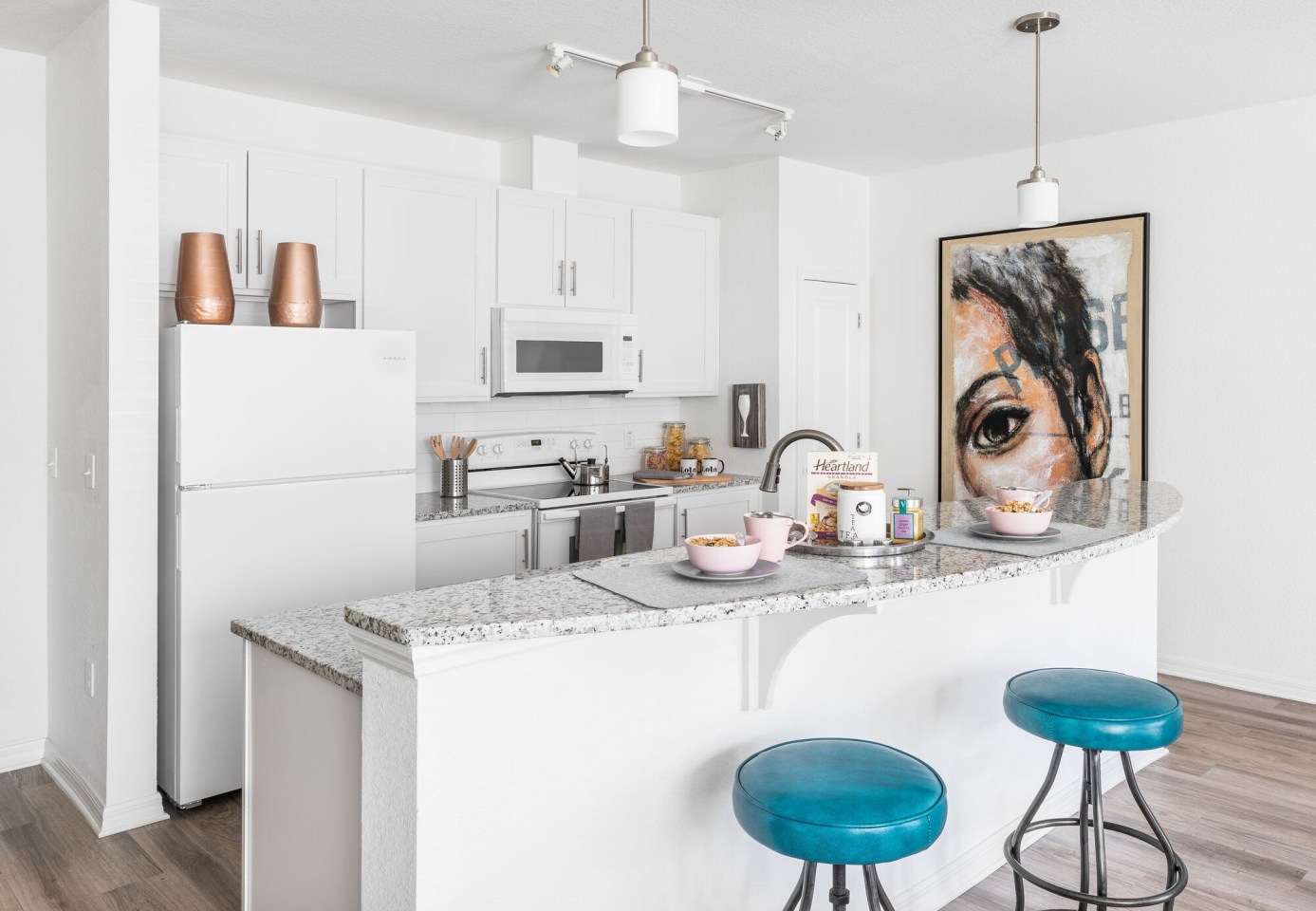 Lola Apartments Image 1