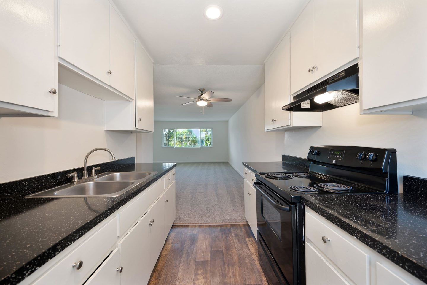 Coast Village Apartment Homes Image 17