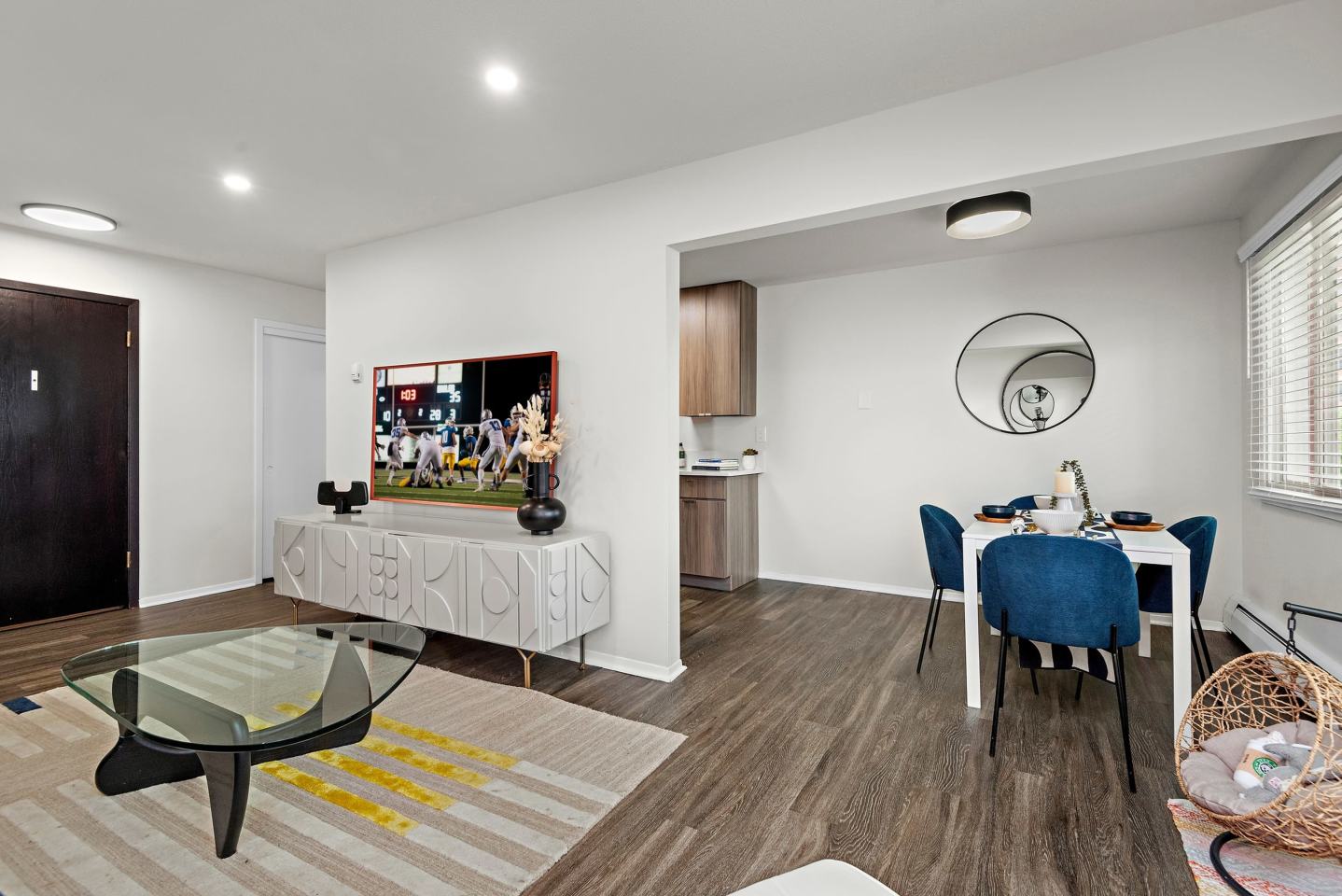 Concierge MN Apartments Image 15