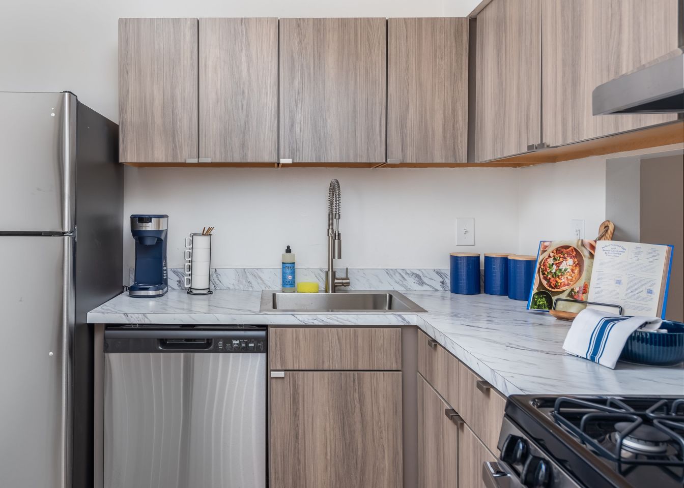 Cedar Place Apartments Image 11