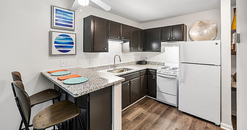 Student Housing - Wilmington Commons Image 2