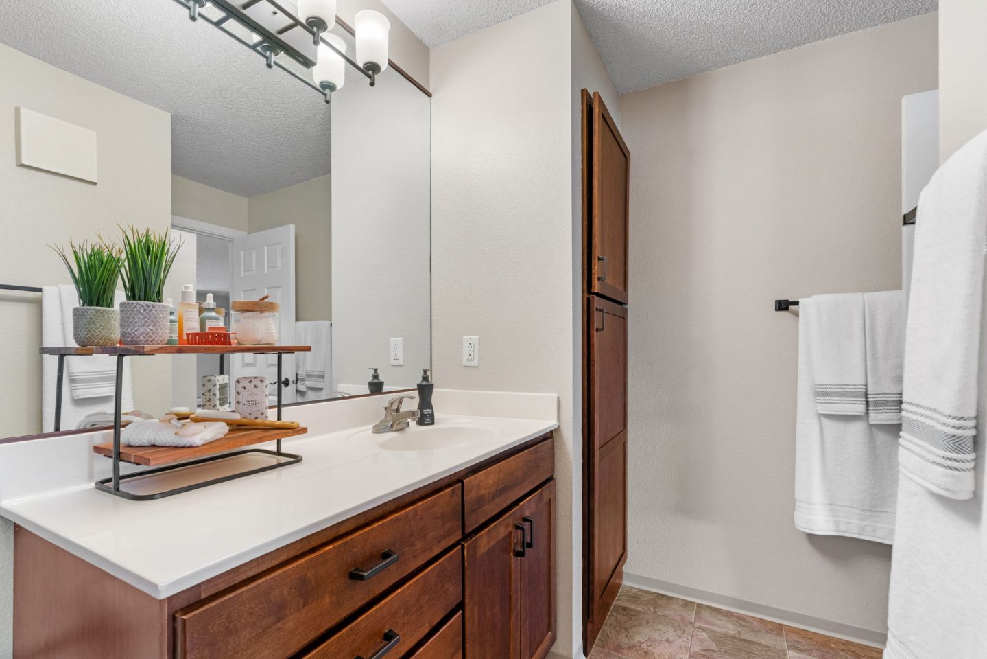 Cedars Lakeside Image 10