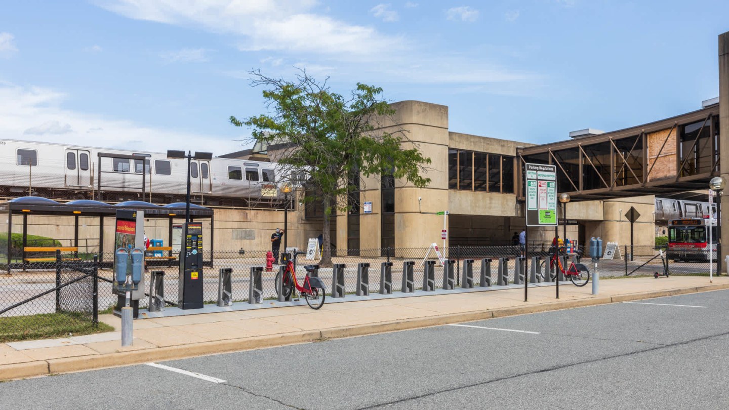 Westchester Rockville Station Image 21