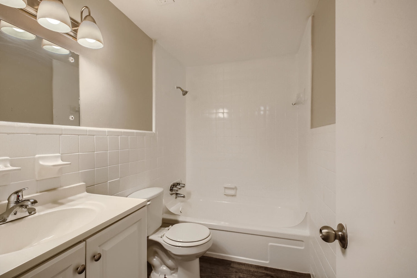 Lake Park Colonial Image 10