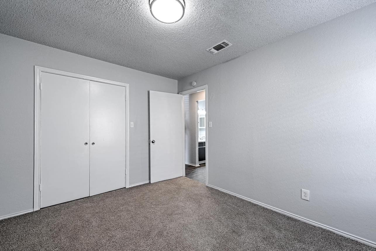 Shady Oaks Apartment Homes Image 8