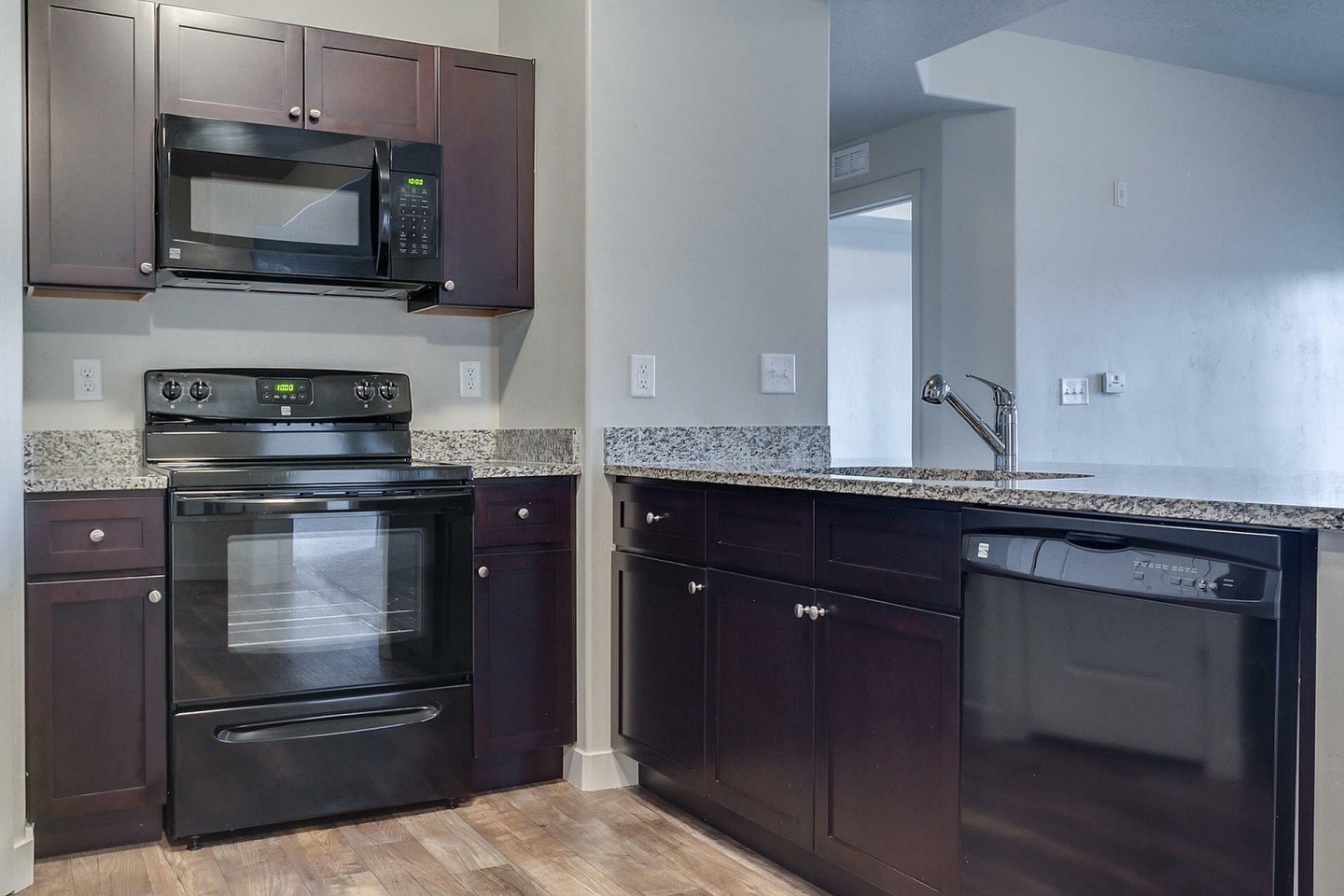 Kensington Apartments Image 33