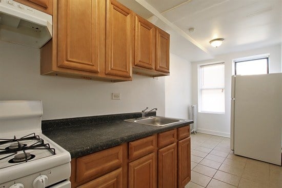 808 W 76th Image 2