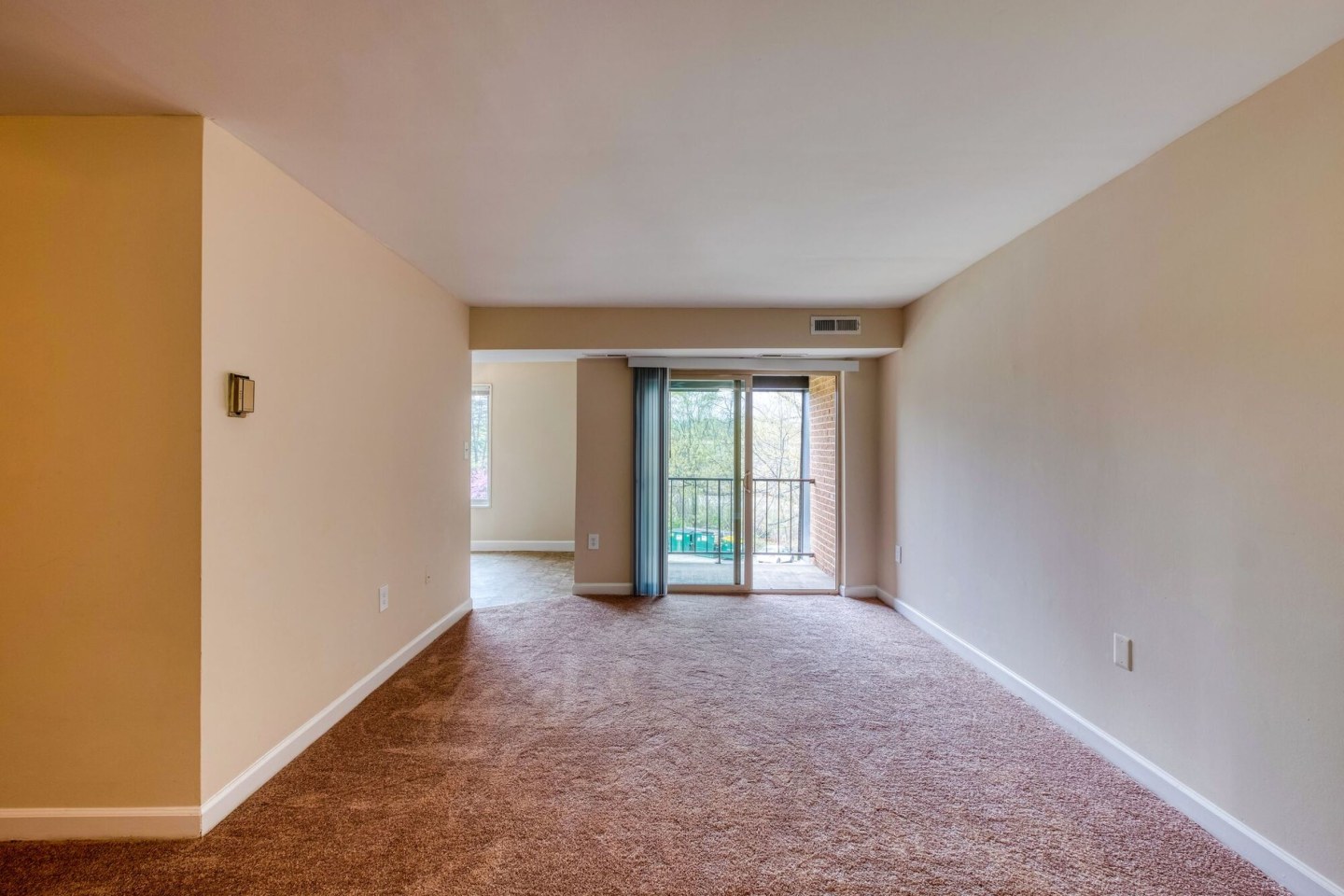 Oakton Park Apartments Image 5