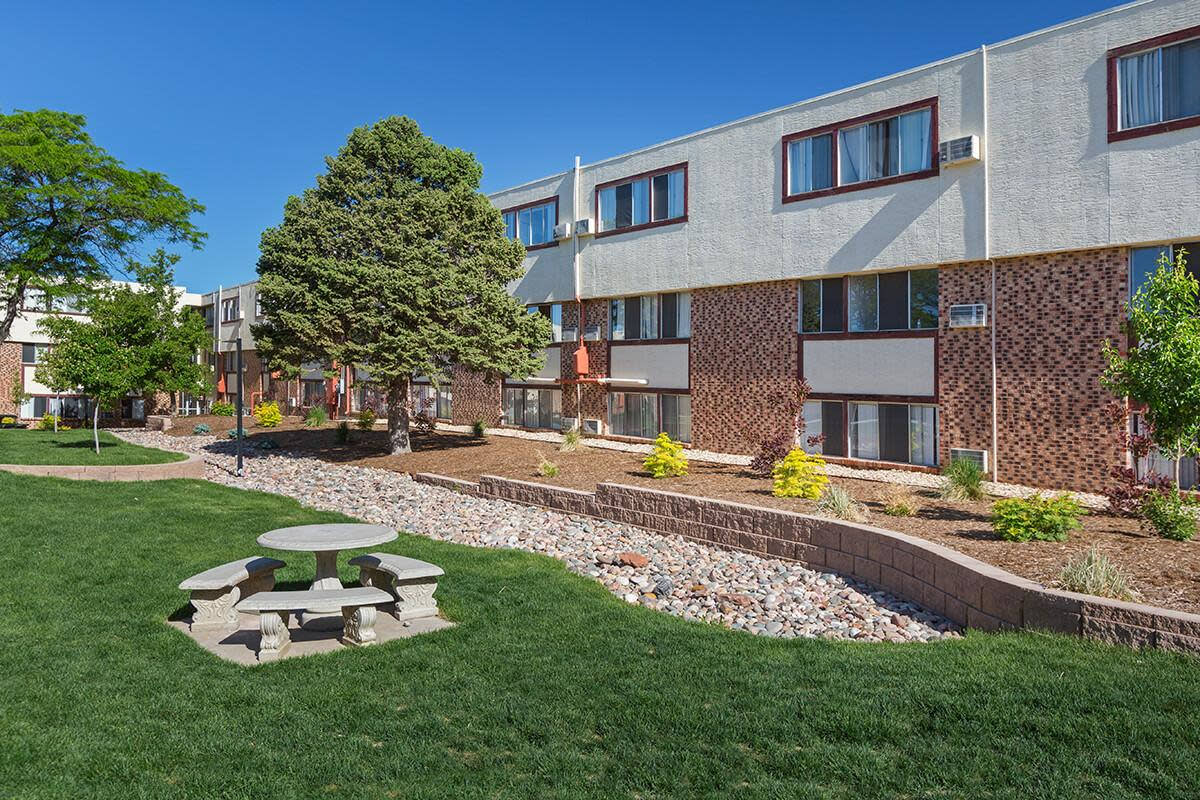 Skyview Condominiums Image 18