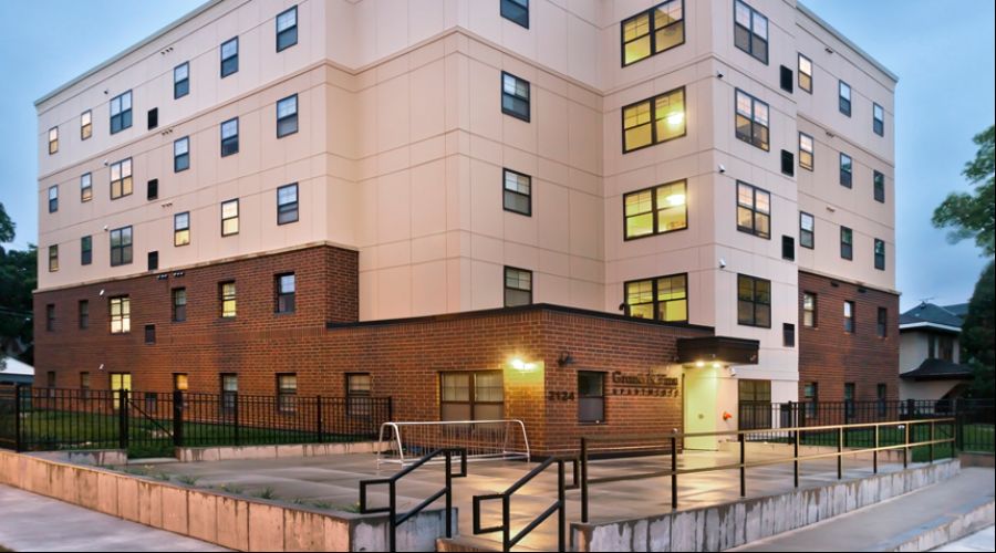 West Grand Avenue - Student Housing Image 21