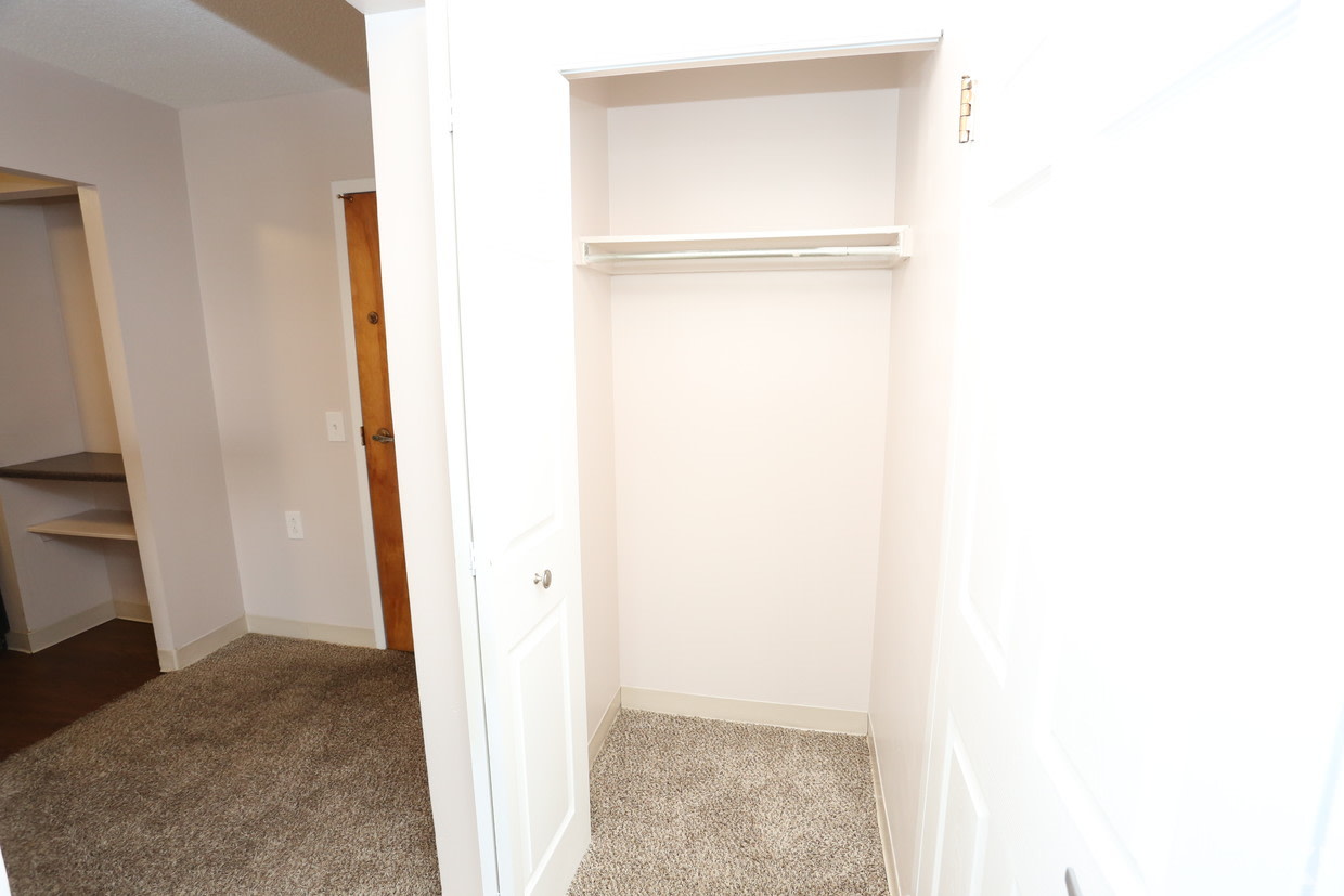 Rose Tower Apartments Image 1