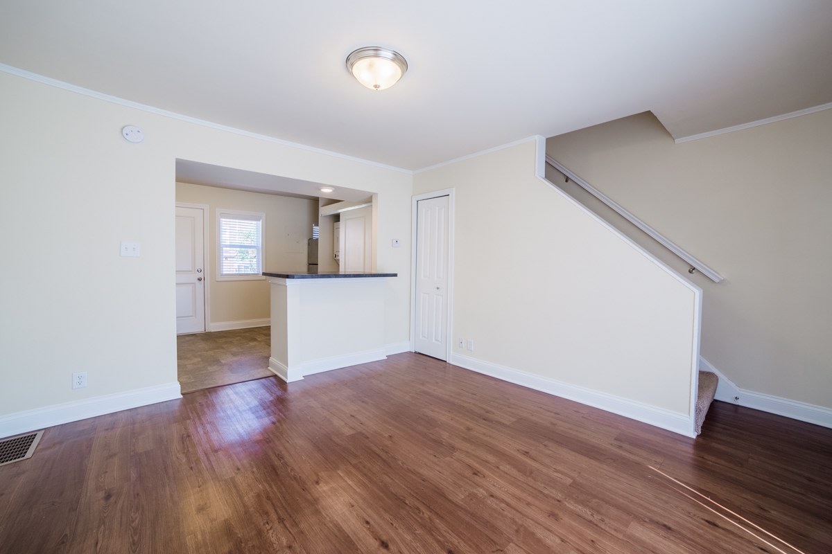 Indiana Flats and Townhomes Image 13