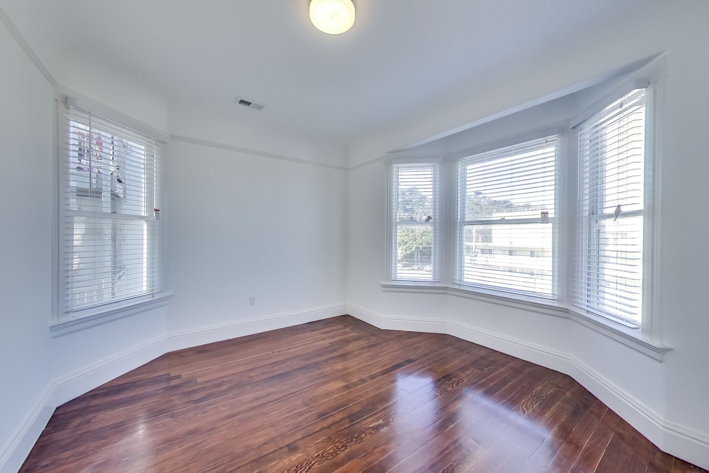 322 STANYAN Image 11