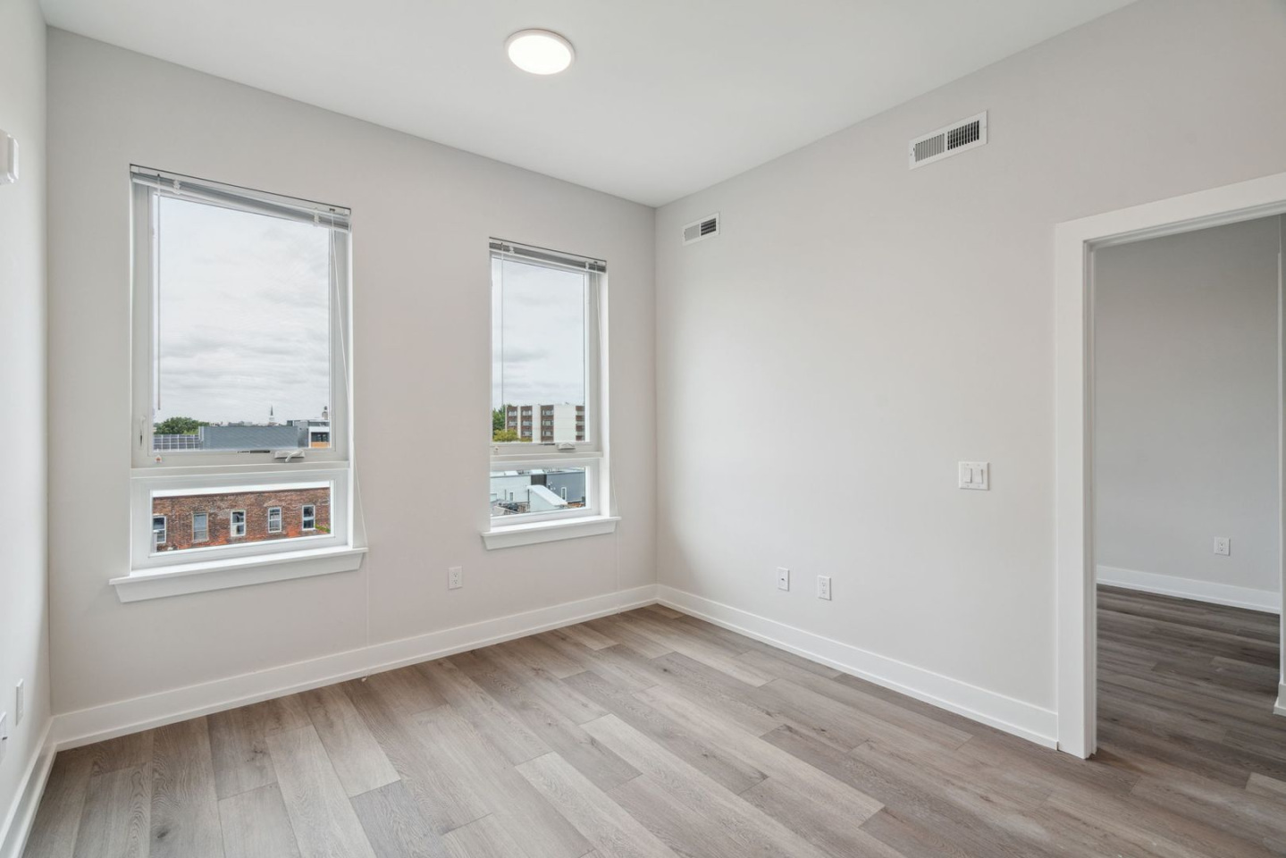 342 W Girard Avenue Image 10
