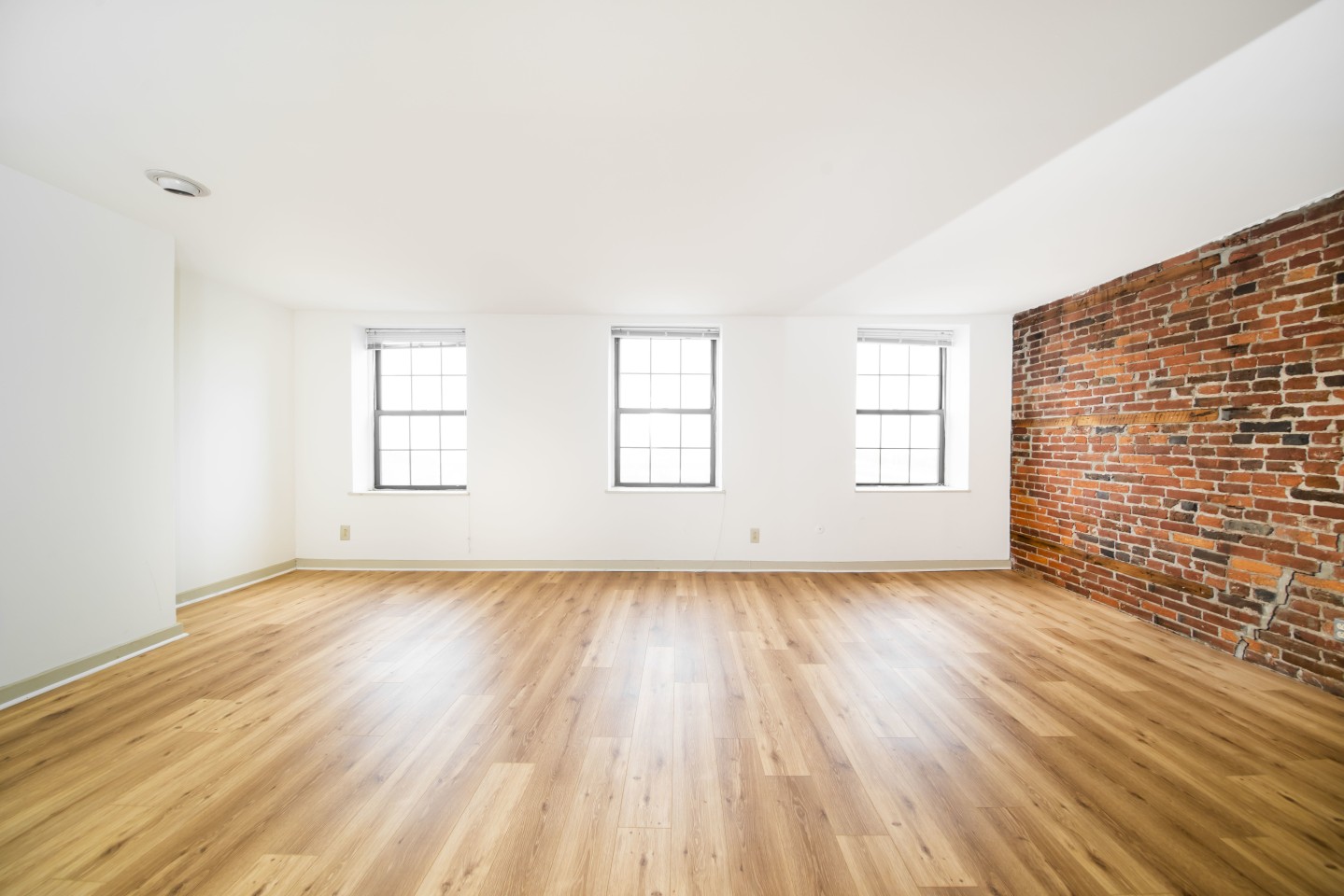 Waterfront Apartments Image 46