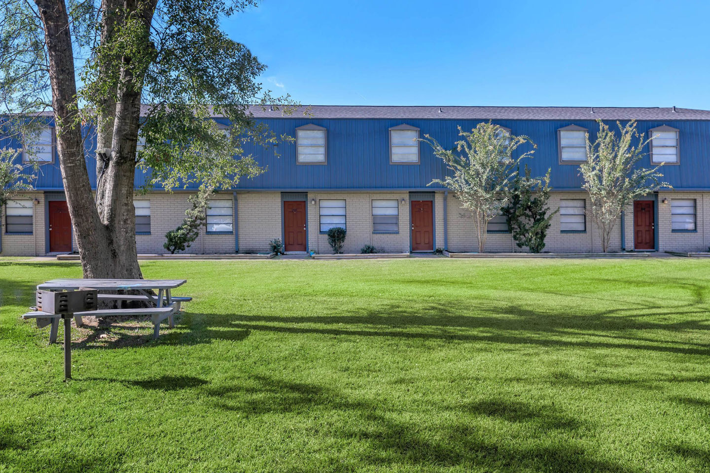 Falling Water Apartments Image 15