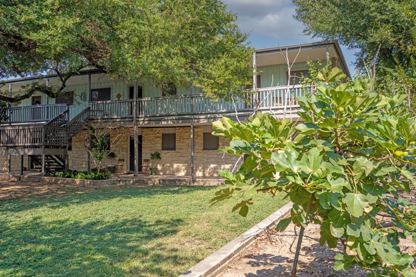 Antilles Apartments Image 8
