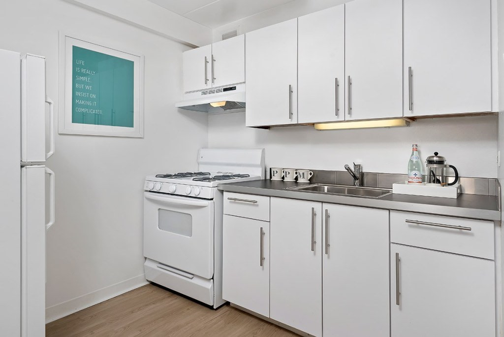 500 West Belmont Image 18
