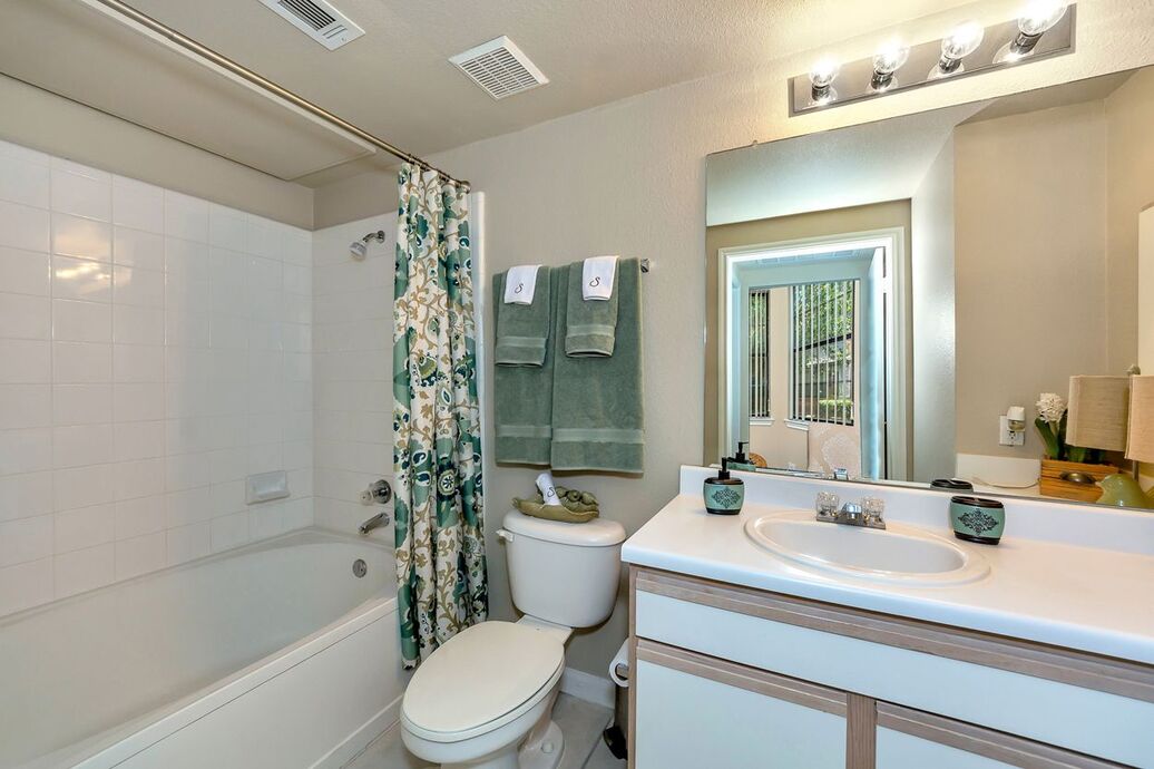Saddle Brook Apartments Image 35