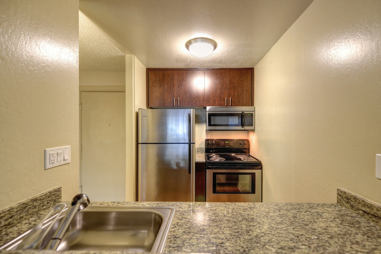 The Retreat Apartments Image 6