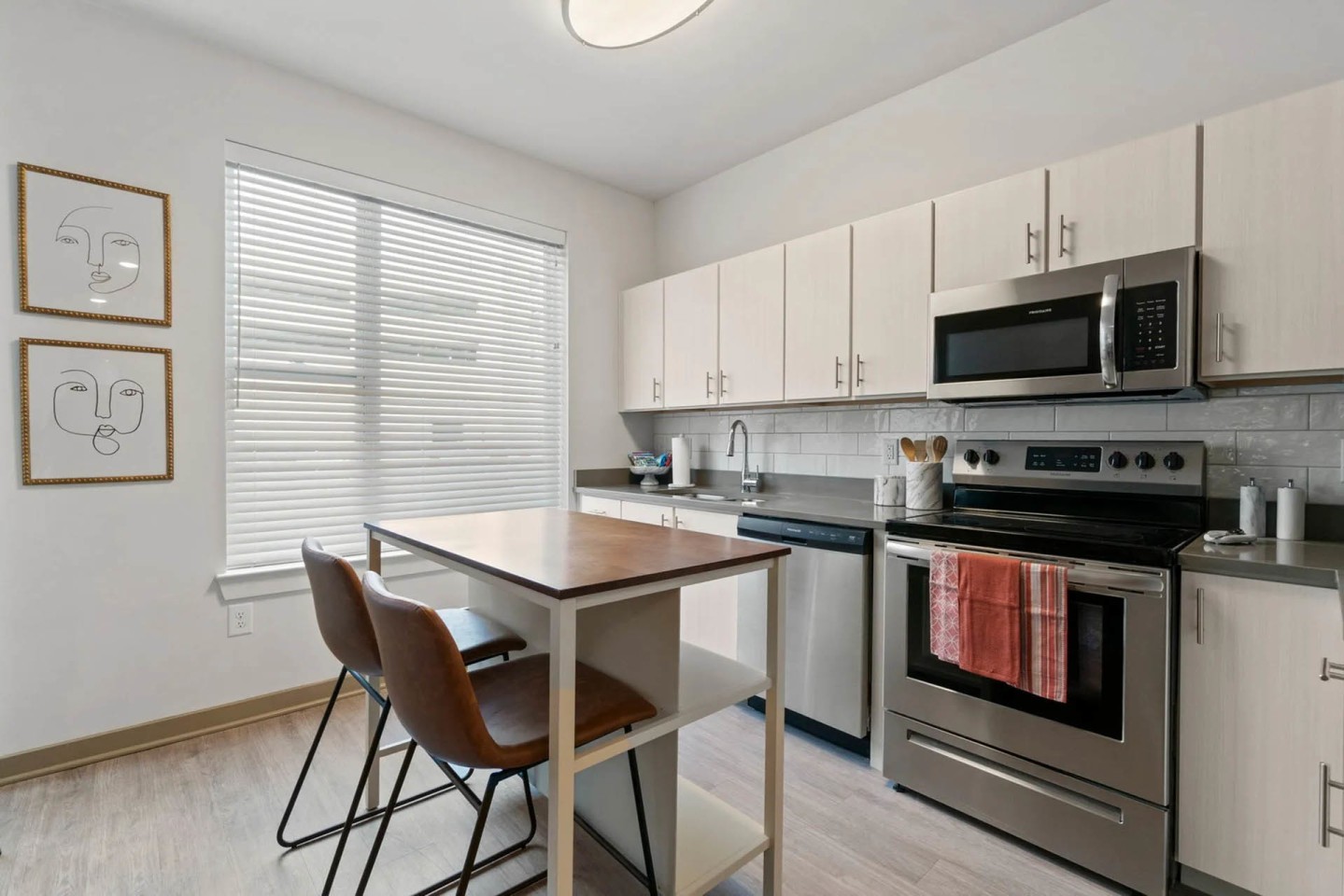 Metropolis Apartments Image 3
