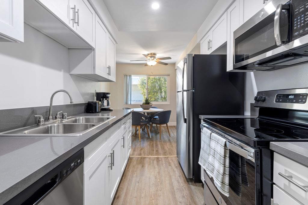 Lombardi Apartments Image 20