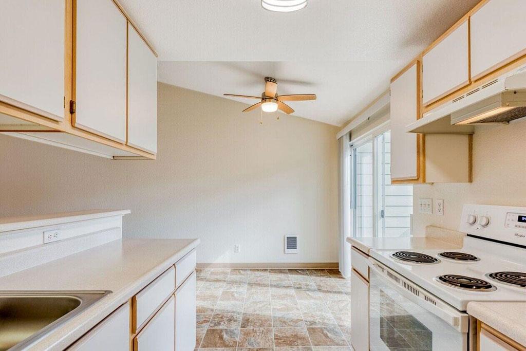 Willamette Falls Court Apartments Image 4