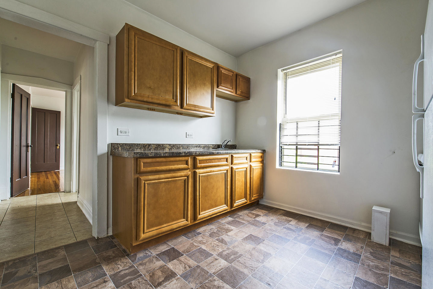 647 N Mayfield Ave Image 7