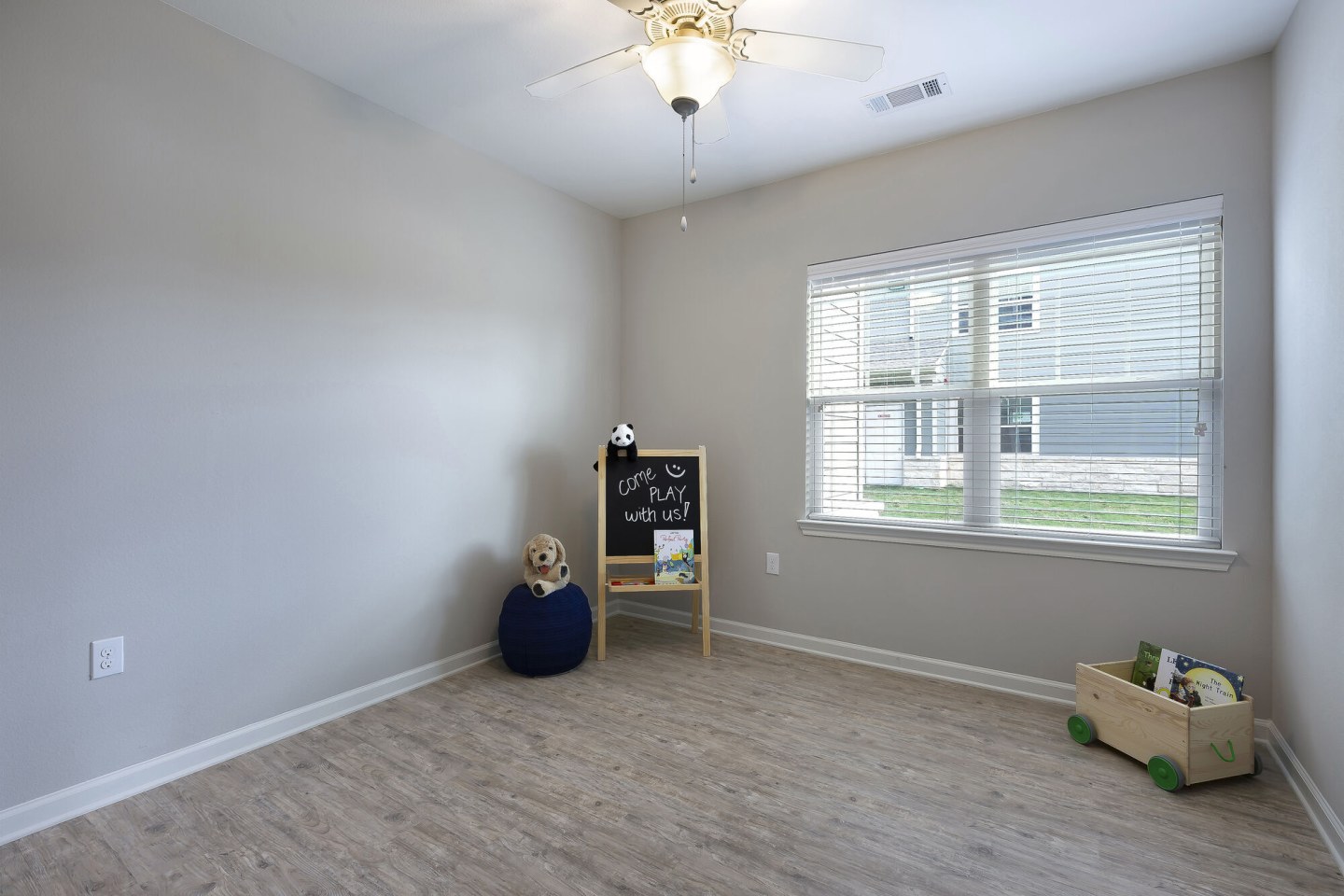 Pointe at Crestmont Apartments - Affordable Housing Image 12