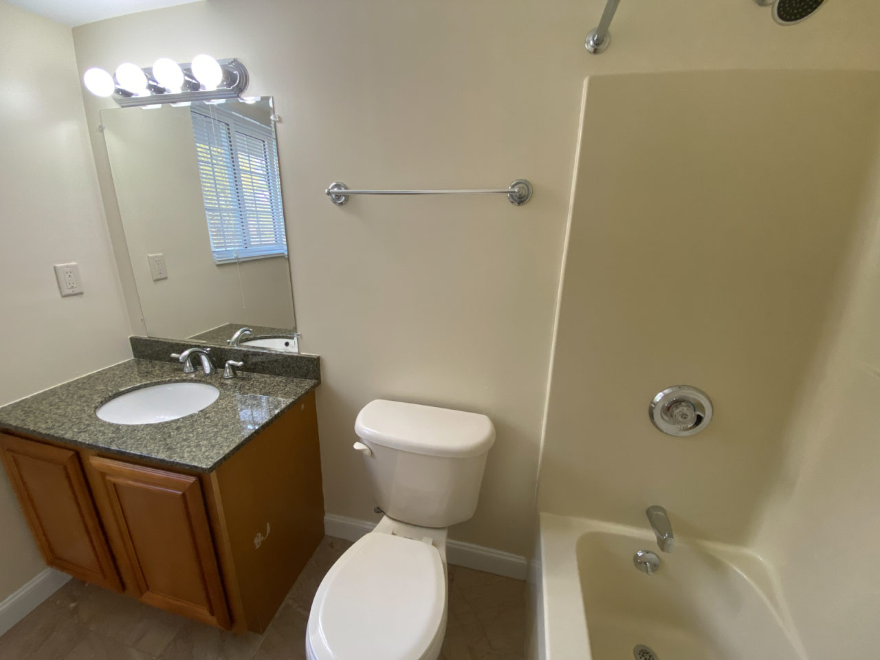 Hooksett Hollows Condominiums Image 15