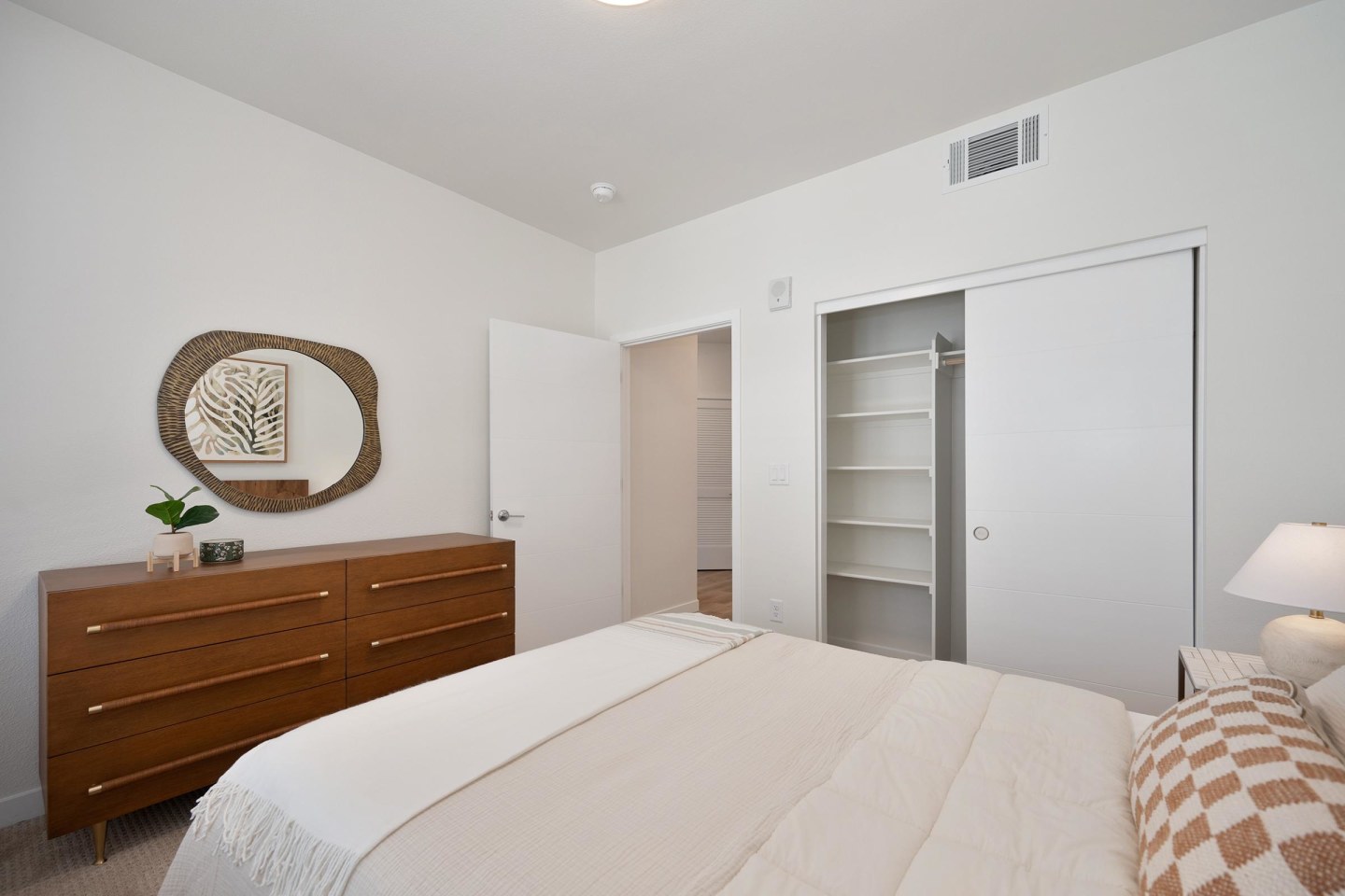 Halcyon Apartments Image 104