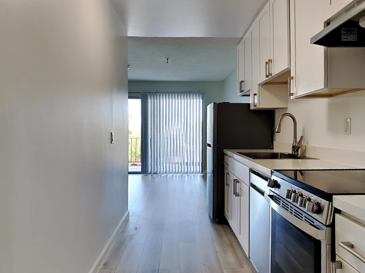 425 East 18th Image 11