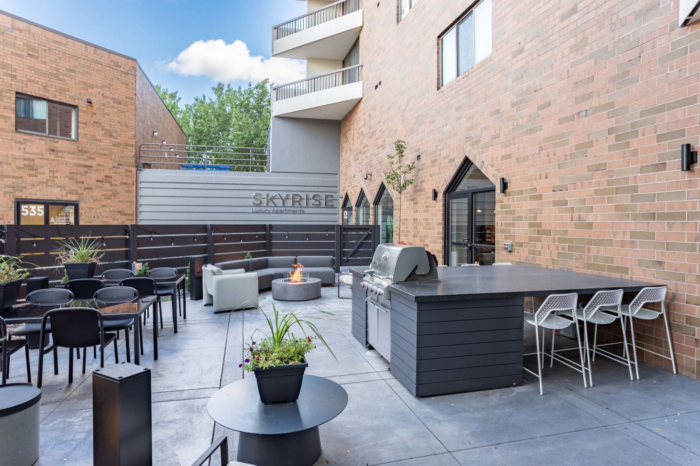 Skyrise Luxury Apartments Image 10