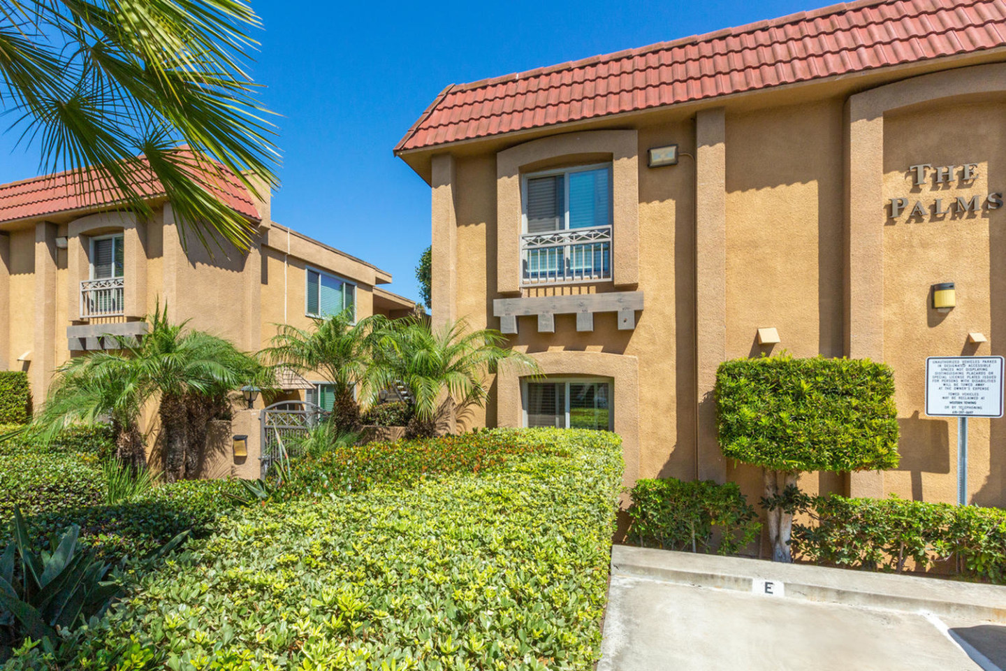 Elan the Palms Apartment Homes Image 11