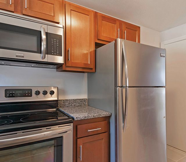 Colonial Village Apartments Image 13