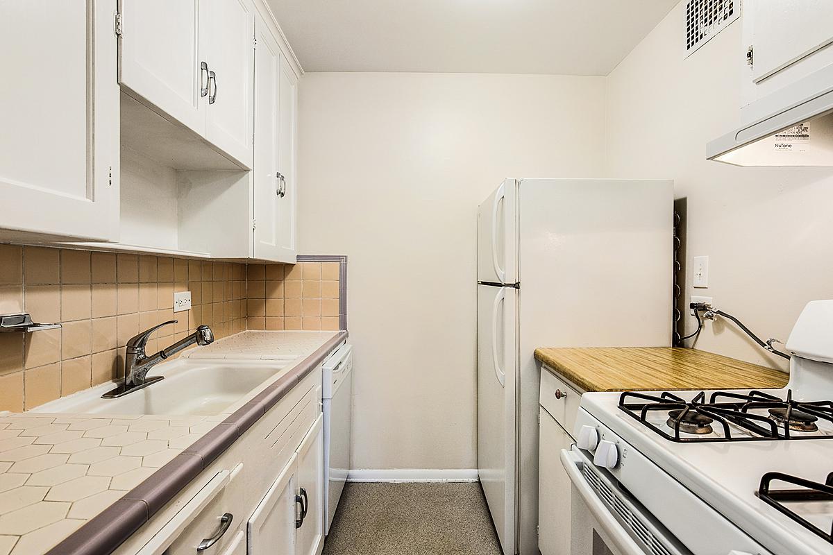1200 St. Paul St. Apartments Image 4