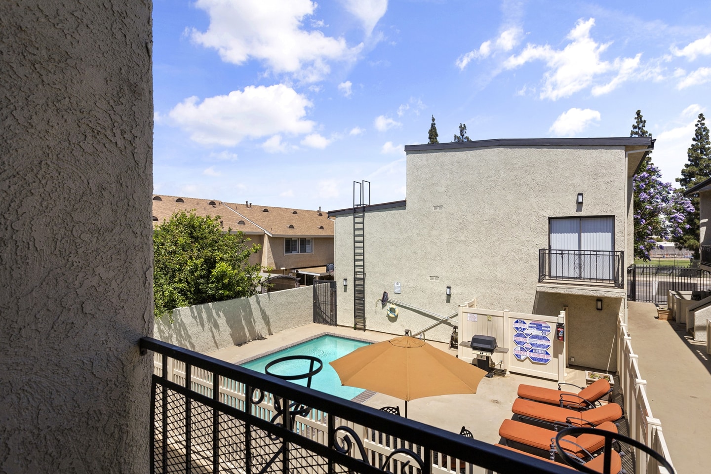 Chatsworth Plaza Image 25