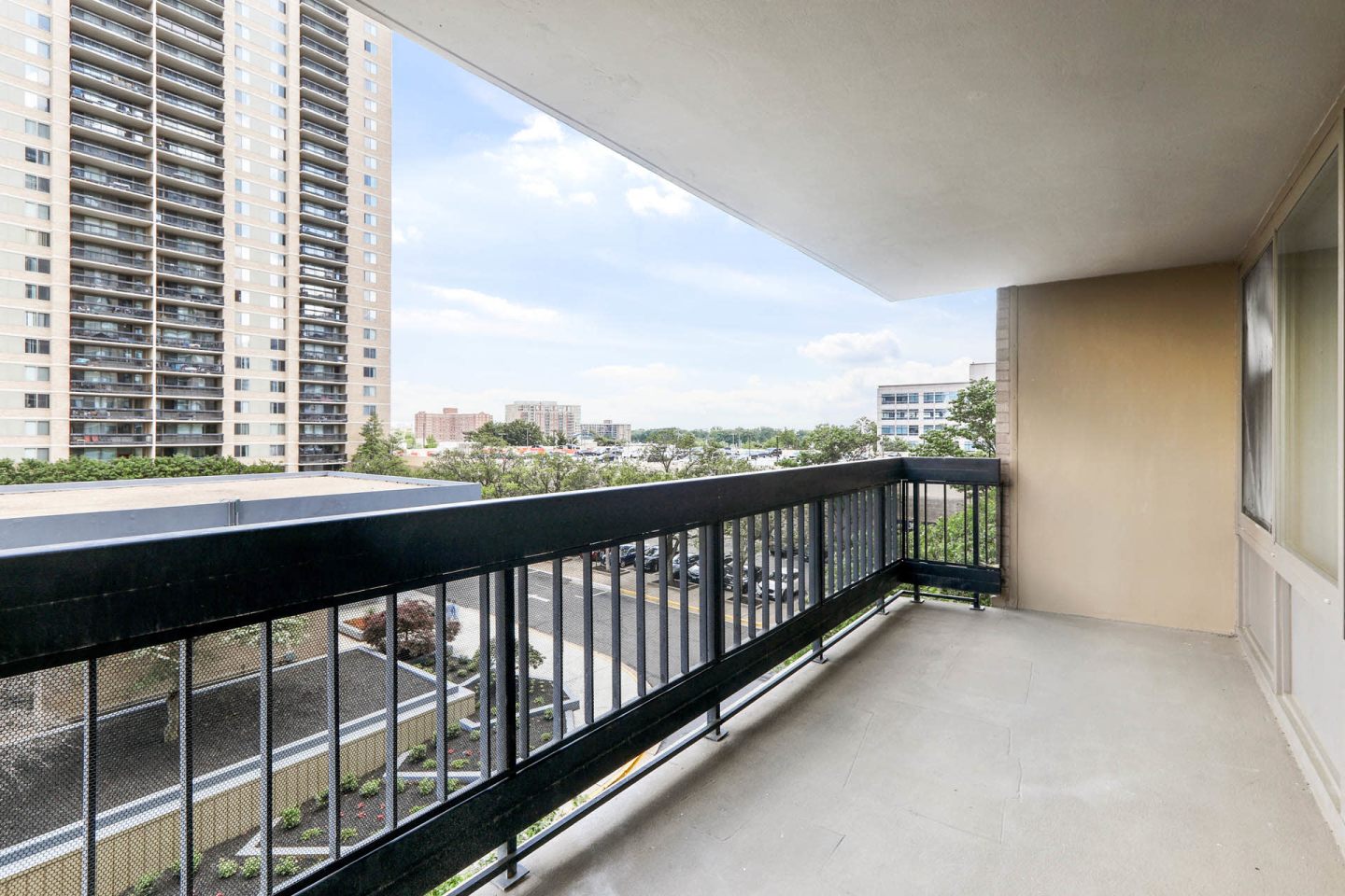 Skyline Towers Image 4