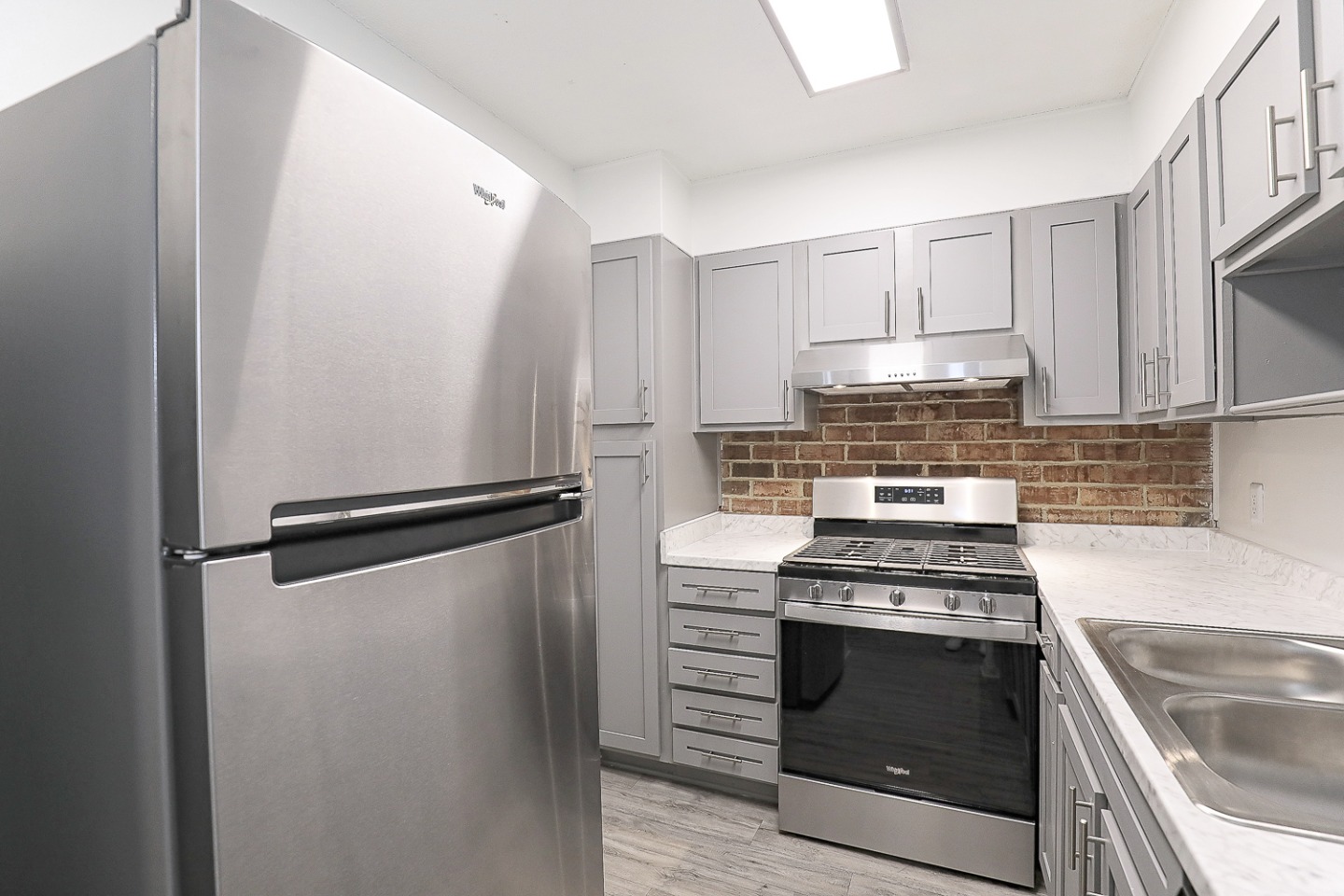 The Chateau Apartments Image 3