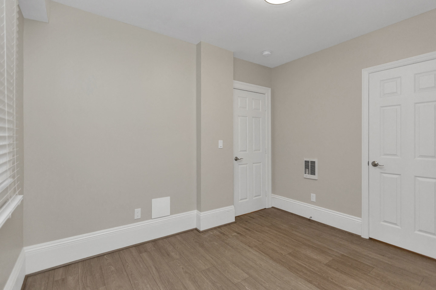 845 PINE Apartments Image 16