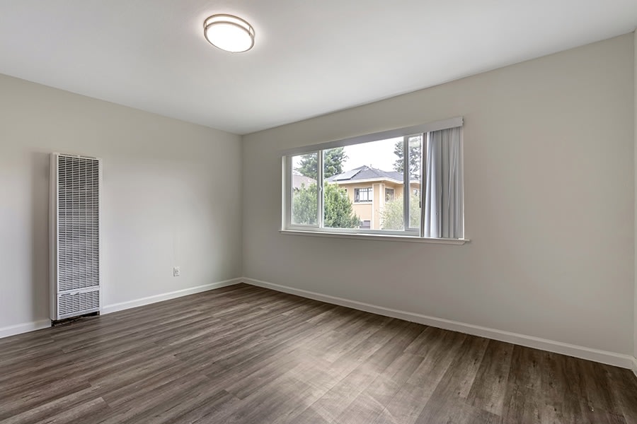 406 Van Buren Ave Image 6