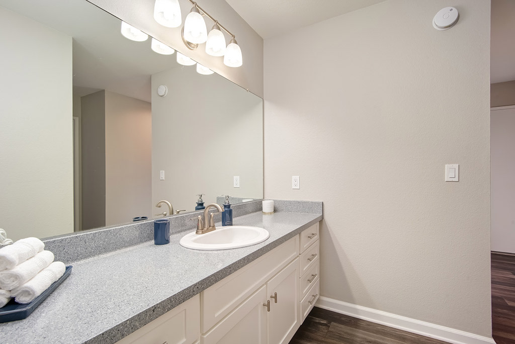 St. Charles Oaks Apartments Image 6