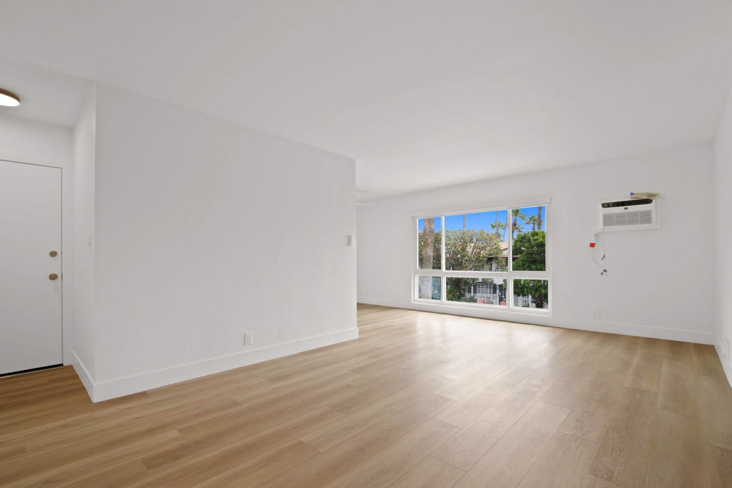 1545 N Laurel Image 11