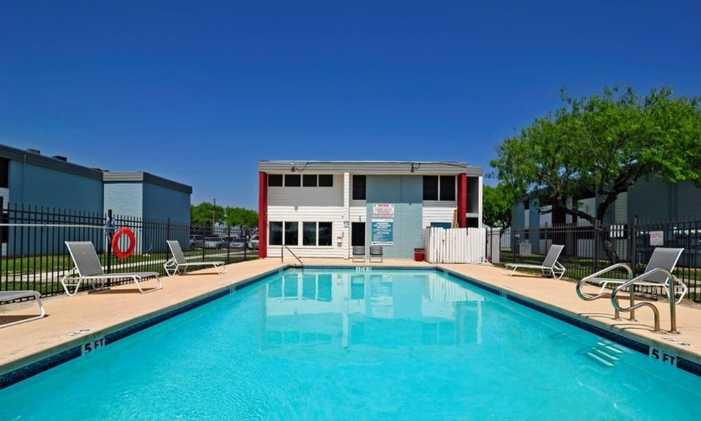 The Waters Apartment Homes Image 11