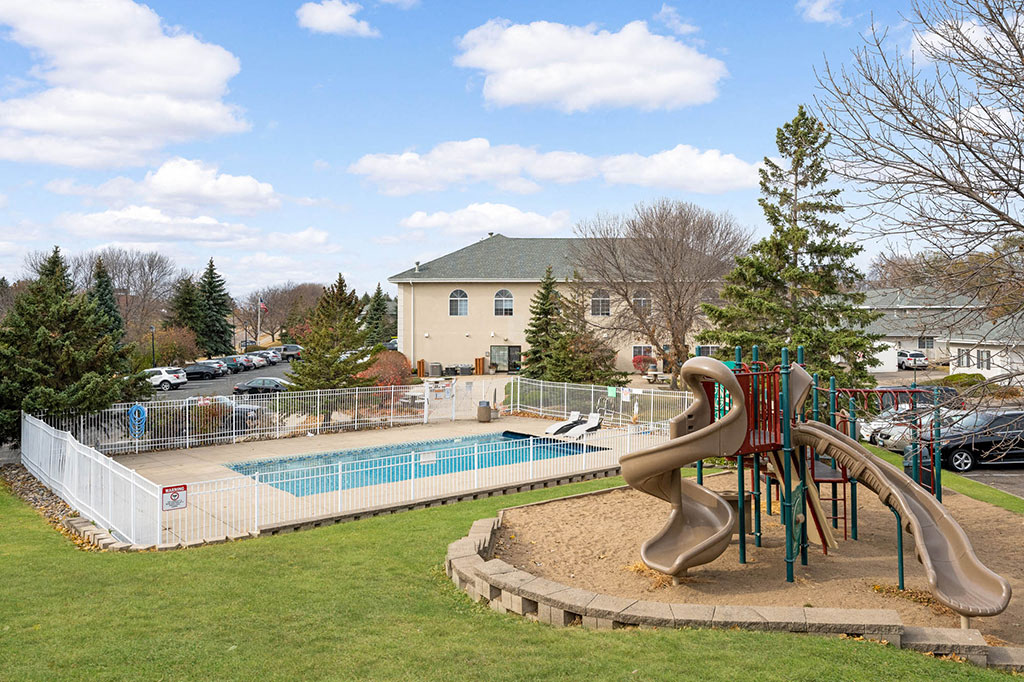 Summit Townhomes Image 9