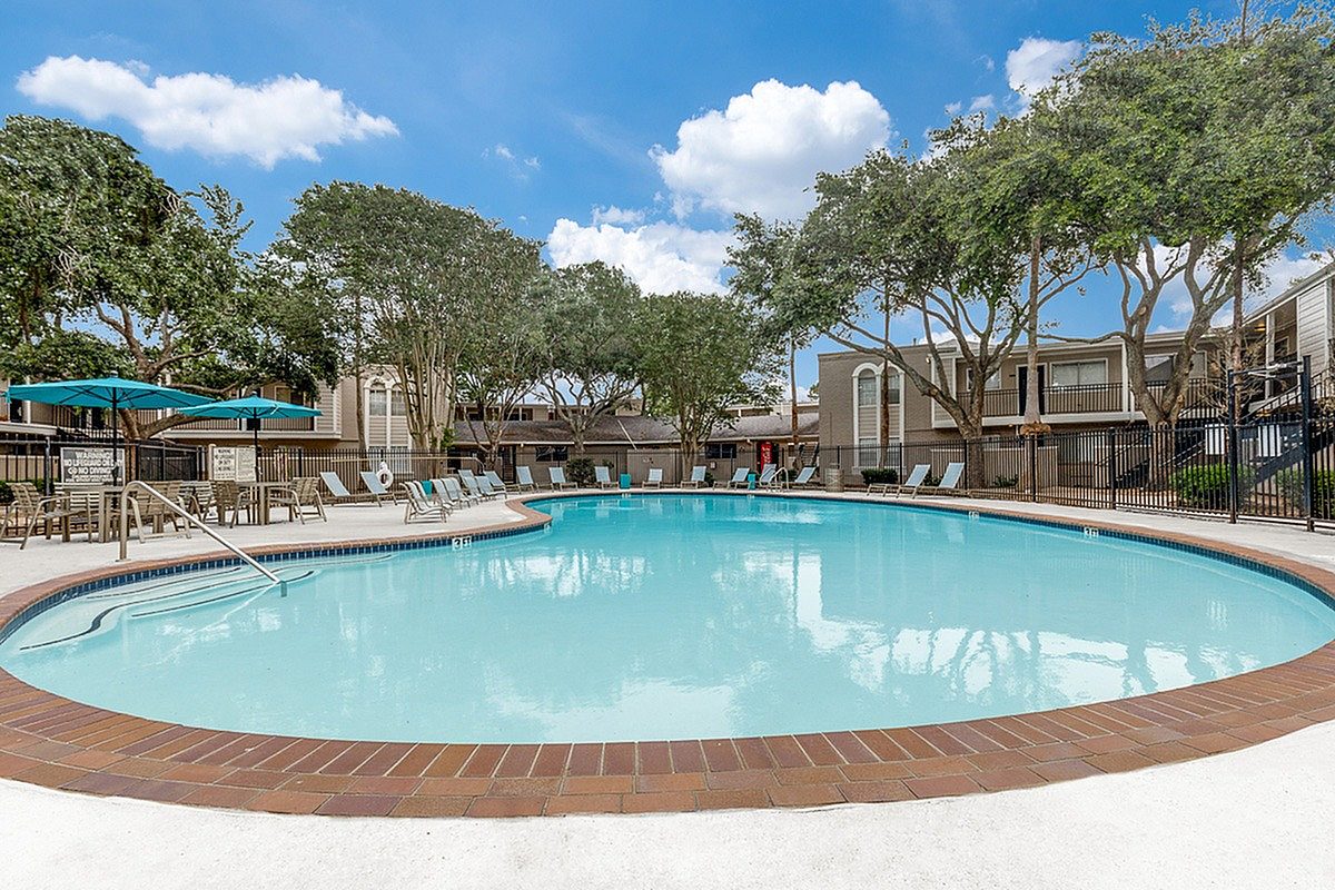 Regatta Apartments Image 2
