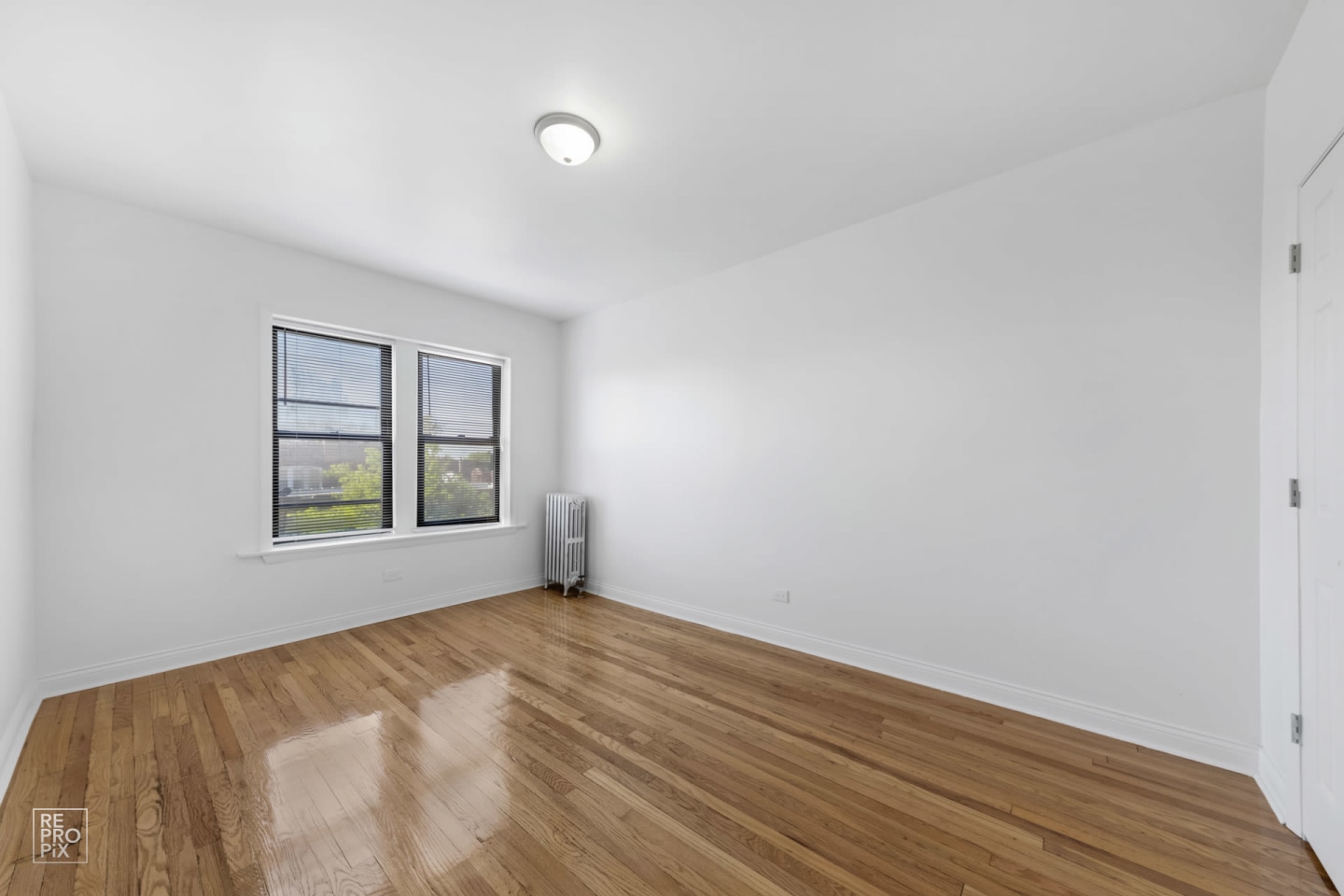 7657 S East End Avenue Image 10