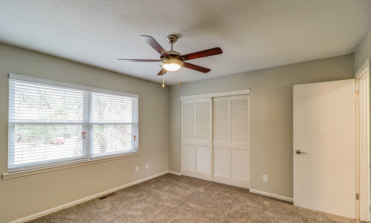 Savan Pointe Townhomes East and West Image 11