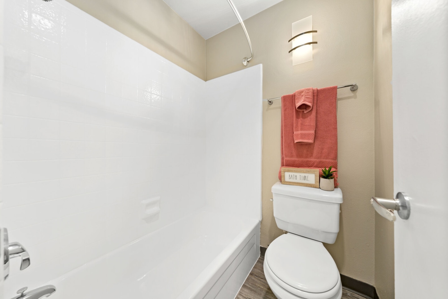 Summerview Beach Resort Luxury Apartments Image 11