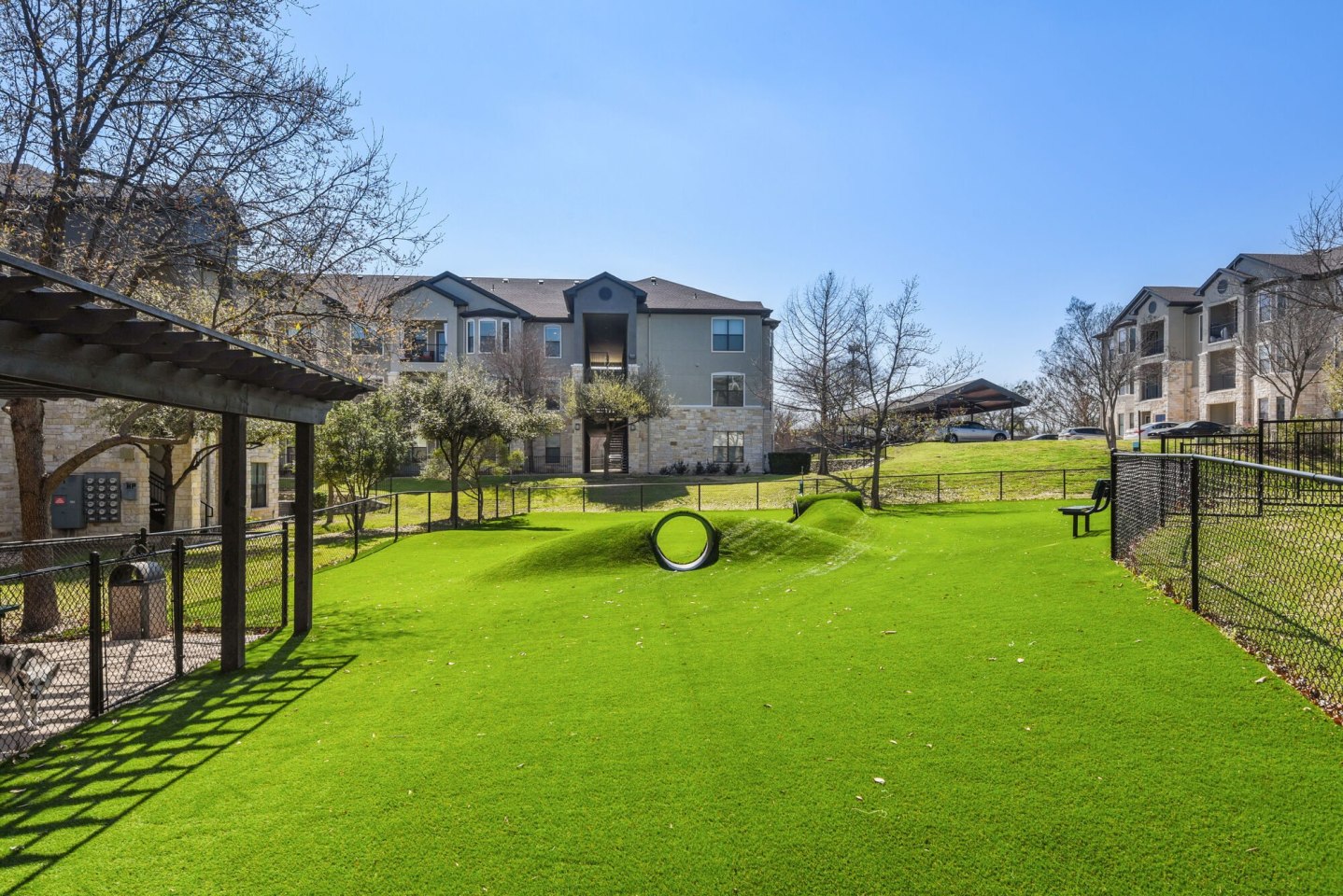 Collier Luxury Living Image 3